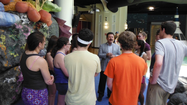 The Mayor for Carolina Municipality, Ing. José C. Aponte Dalmau speaks with BFA and Harford HS students at the Children’s Museum in Carolina, PR